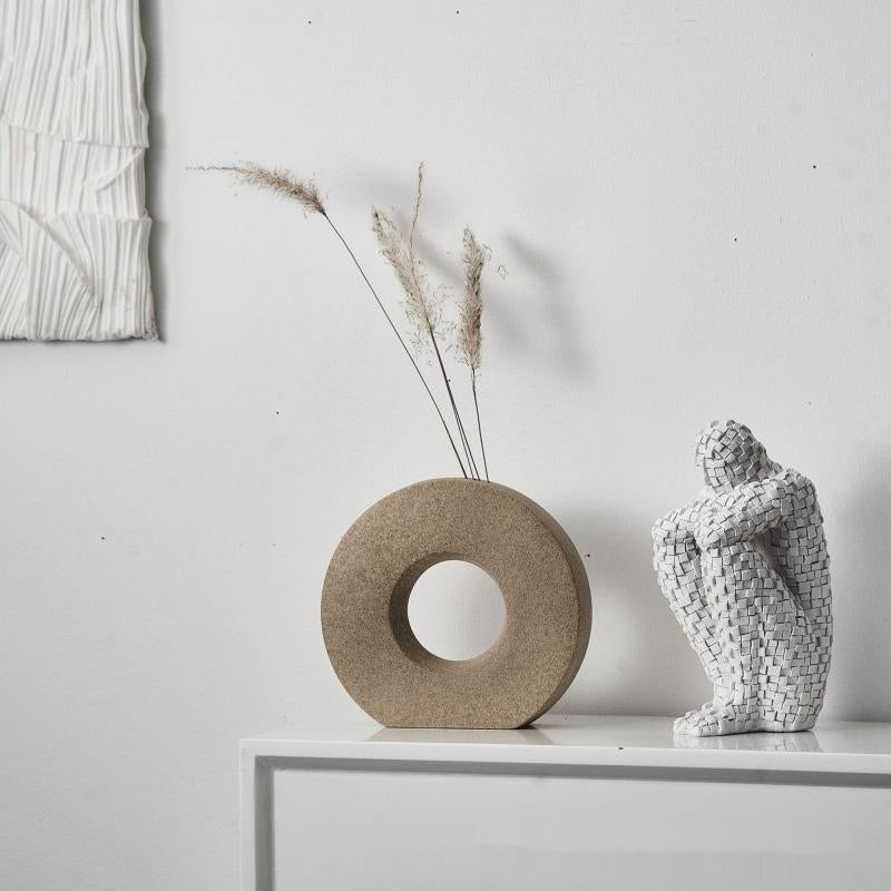 Minimalist Ceramic Vase — Modern Decorative Vase for Apartment, Shelf & Small Space Styling