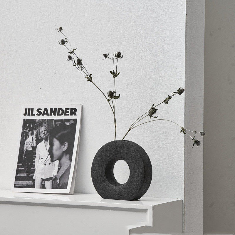 Minimalist Ceramic Vase — Modern Decorative Vase for Apartment, Shelf & Small Space Styling