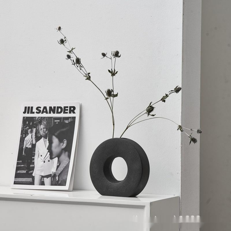 Minimalist Ceramic Vase — Modern Decorative Vase for Apartment, Shelf & Small Space Styling