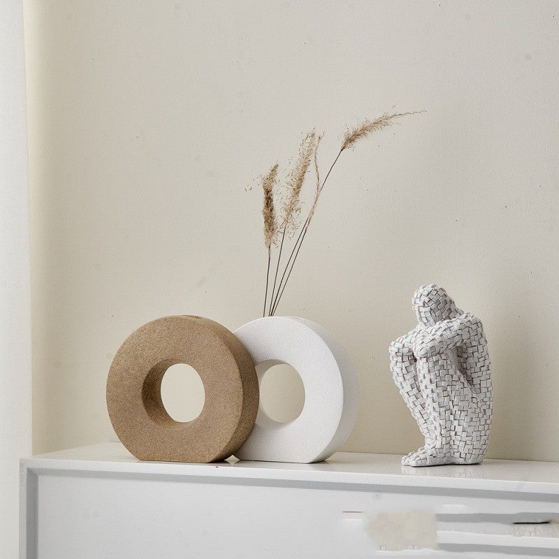 Minimalist Ceramic Vase — Modern Decorative Vase for Apartment, Shelf & Small Space Styling