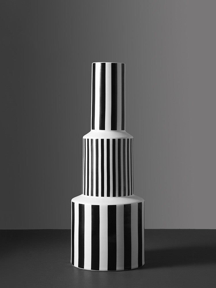 Black & White Geometric Ornament — Minimalist Sculptural Shelf Decor for Living Room & Home Office